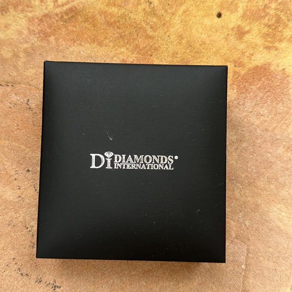 Diamonds International Palm Tree Necklace New In Box - Picture 6 of 6